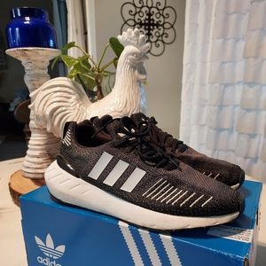 Adidas Swift Run womens 7